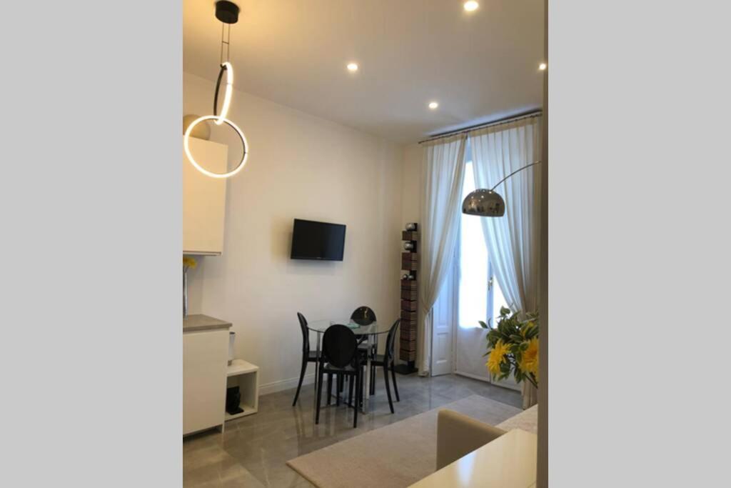 Casa Alberto Da Giussano, Elegante Bilocale In Centro Con Balcone Sul Parco Milan Bagian luar foto