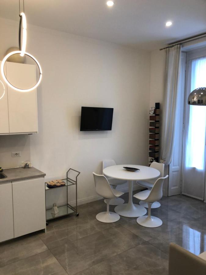 Casa Alberto Da Giussano, Elegante Bilocale In Centro Con Balcone Sul Parco Milan Bagian luar foto