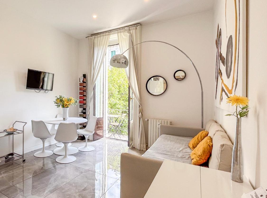 Casa Alberto Da Giussano, Elegante Bilocale In Centro Con Balcone Sul Parco Milan Bagian luar foto